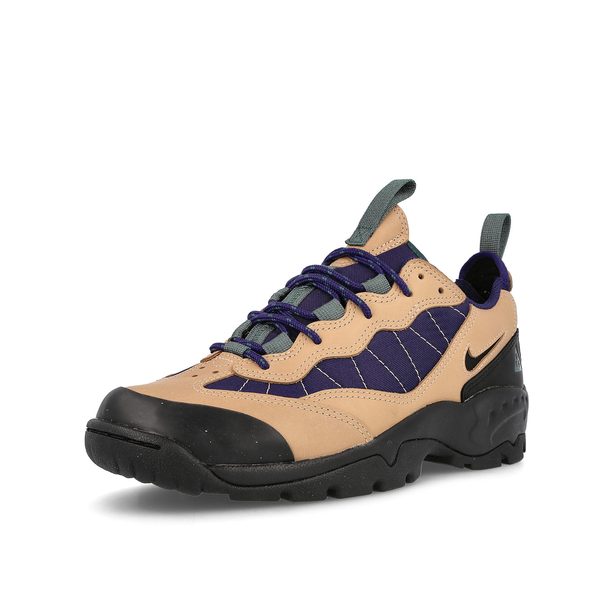 Nike acg air mada Vachetta Tan-Black - Night Blue Low Top Sneakers Close Up | Overkill