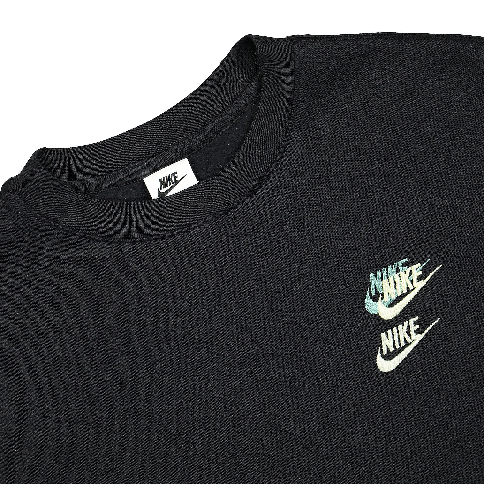 Nike NSW Sport Essentials Plus Crew Sweatshirt Black / Black Sweatshirts Close-up | Overkill