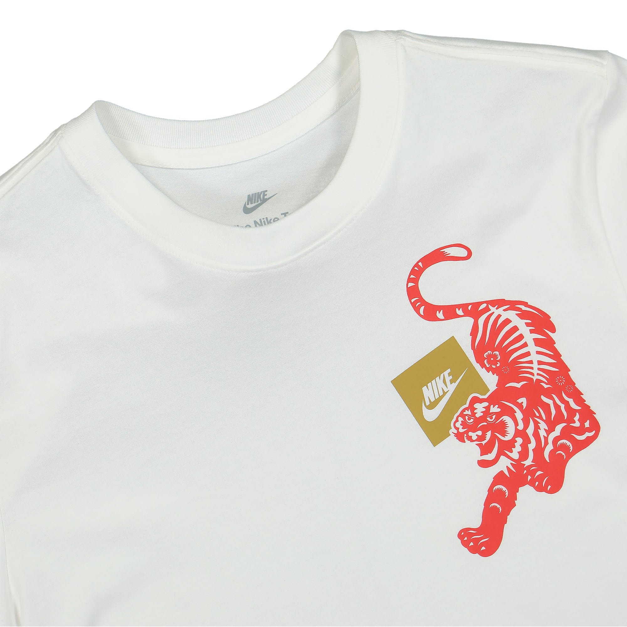 Nike NSW Si Graphic 2 Tee White T-Shirts Close-up | Overkill