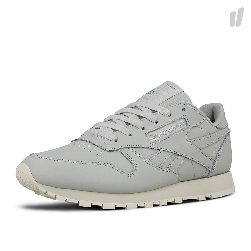 Reebok wmns classic leather Skull Grey-Pure Silver Sneakers Close Up | Overkill