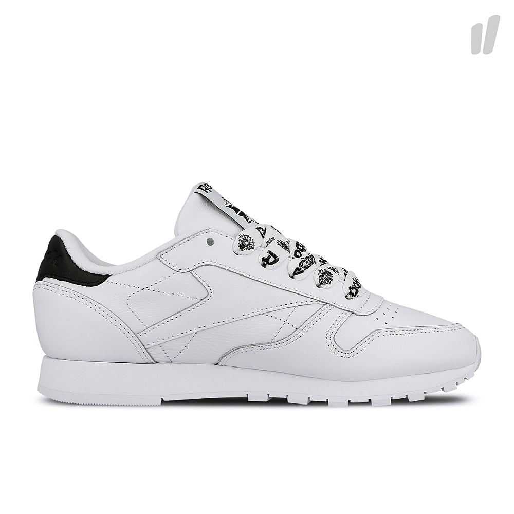 Reebok wmns classic leather White-Black Sneakers Silhouette | Overkill
