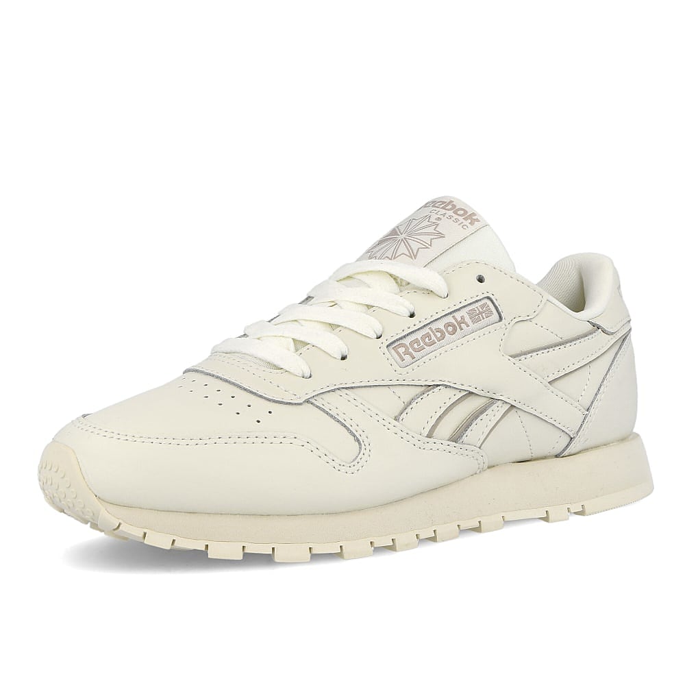 Reebok wmns classic leather Chalk-Weathered White Sneakers Close Up | Overkill