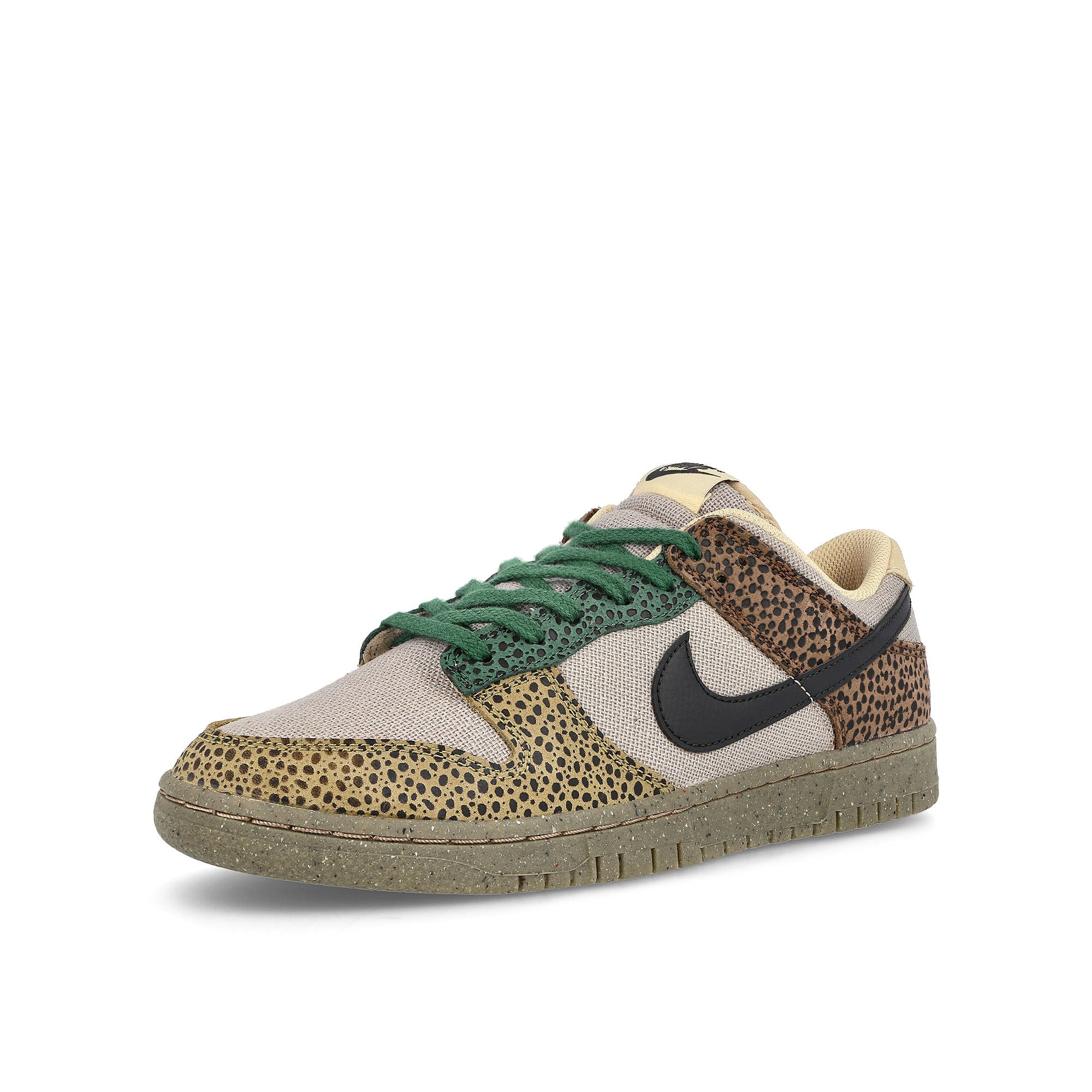 Nike Dunk Low Cacao Wow-Off Noir - Gorge Green Low Top Sneakers Close Up | Overkill
