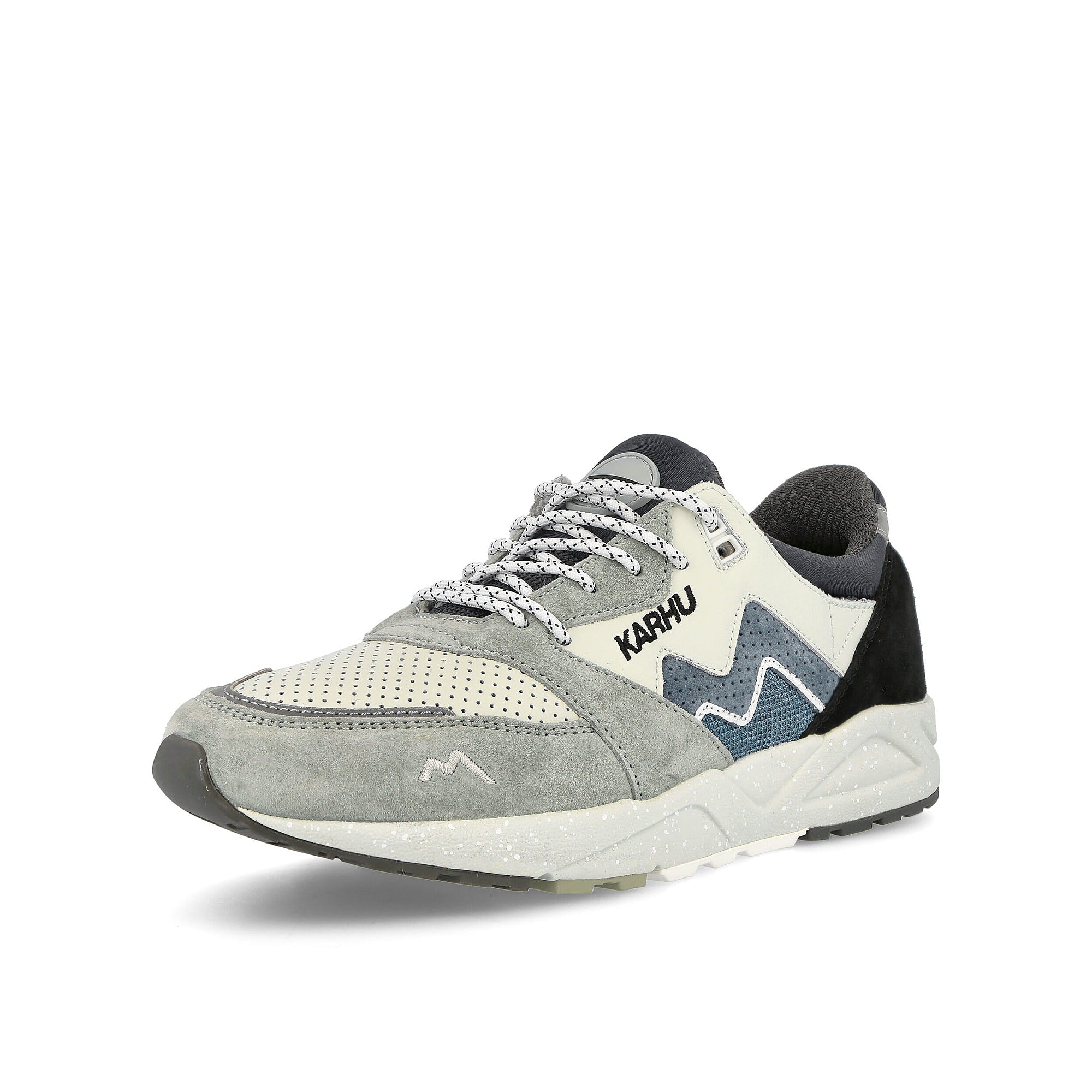Karhu Aria 95 Pigeon-China Blue Low Top Sneakers Close Up | Overkill