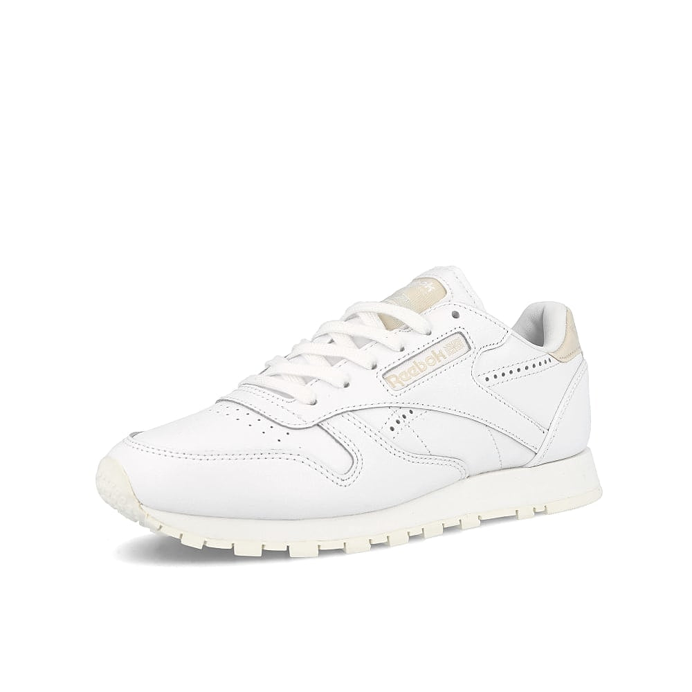 Reebok wmns classic leather White-Alabaster-Chalk Sneakers Close Up | Overkill