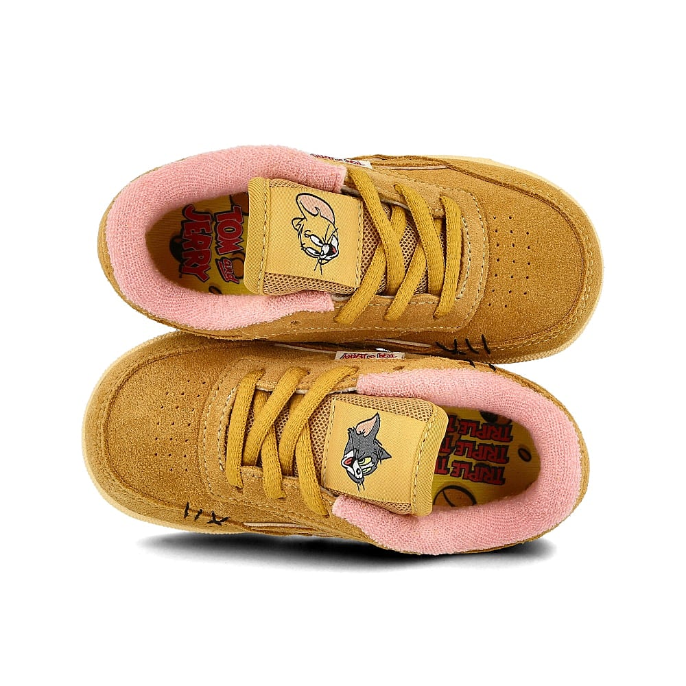 Reebok Tom & Jerry x Reebok Club C Revenge MU Infants Bold Brass-Bold Brass-Quiet Pink Sneakers Detailfoto | Overkill