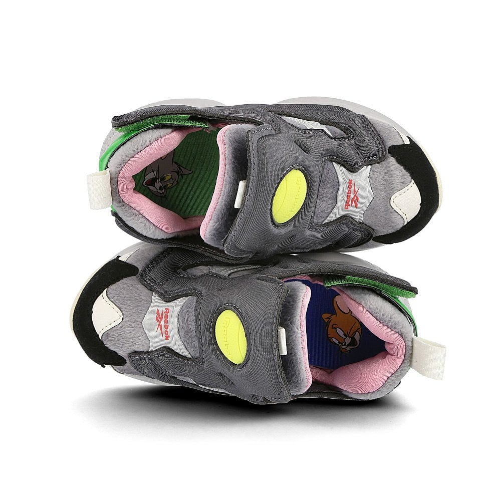 Reebok Tom & Jerry x Reebok Versa Pump Fury Cold Grey-Hero Yellow-Black Sneakers Detailfoto | Overkill
