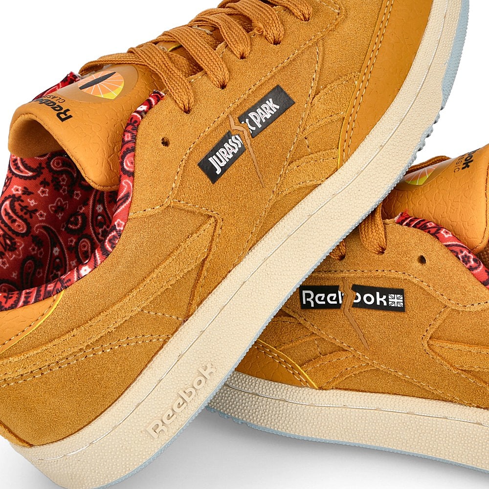 Reebok Jurassic Park x Reebok Club C 85 Junior Rich Ochre-Diffused Blue-Stadium Red Sneakers Detailfoto | Overkill