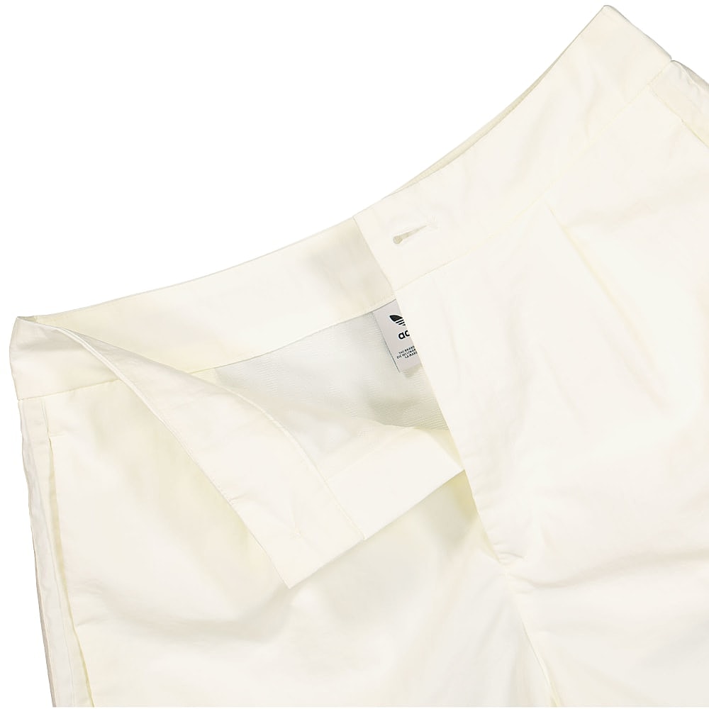 adidas Wmns Short Off White Shorts Detailfoto | Overkill