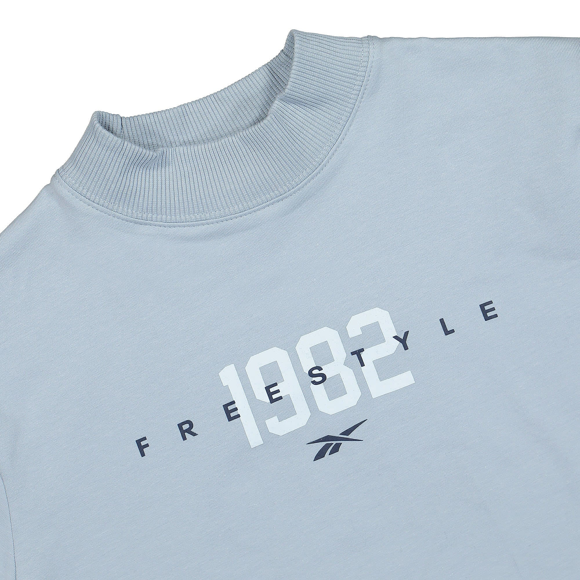 Reebok Wmns Freestyle SS Crop Tee Gable Grey T-Shirts Close-up | Overkill