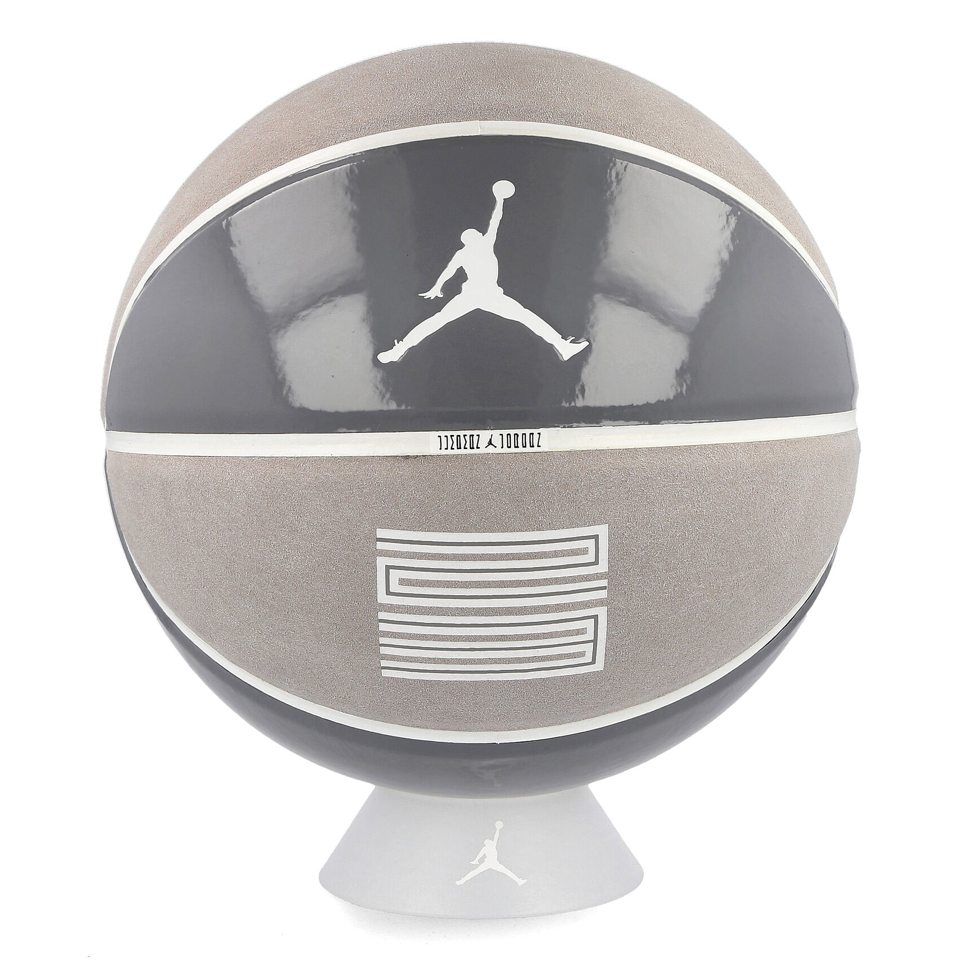 Air Jordan Premium Basketball 8P Cool Grey / Medium Grey - White Basketballs J.100.3087.052.07 Close-up | Overkill