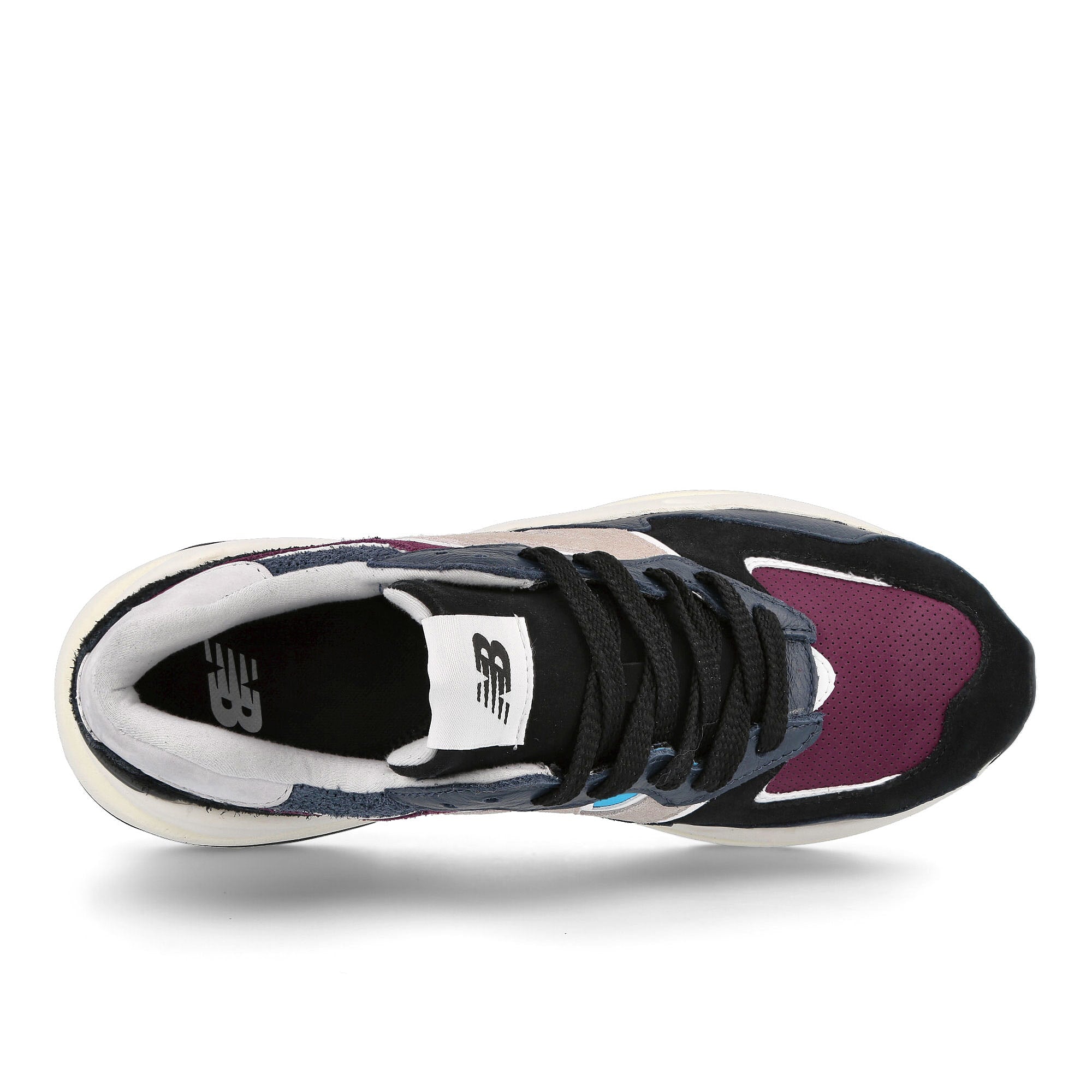 New Balance 57/40 Burgundy Low Top Sneakers Detailfoto | Overkill