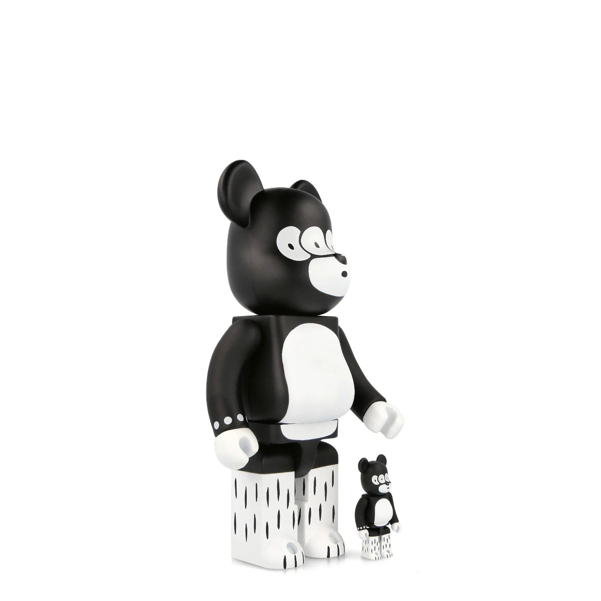Medicom Be@rbrick Matthew 400% + 100% Black / White Collectibles & Toys Close-up | Overkill
