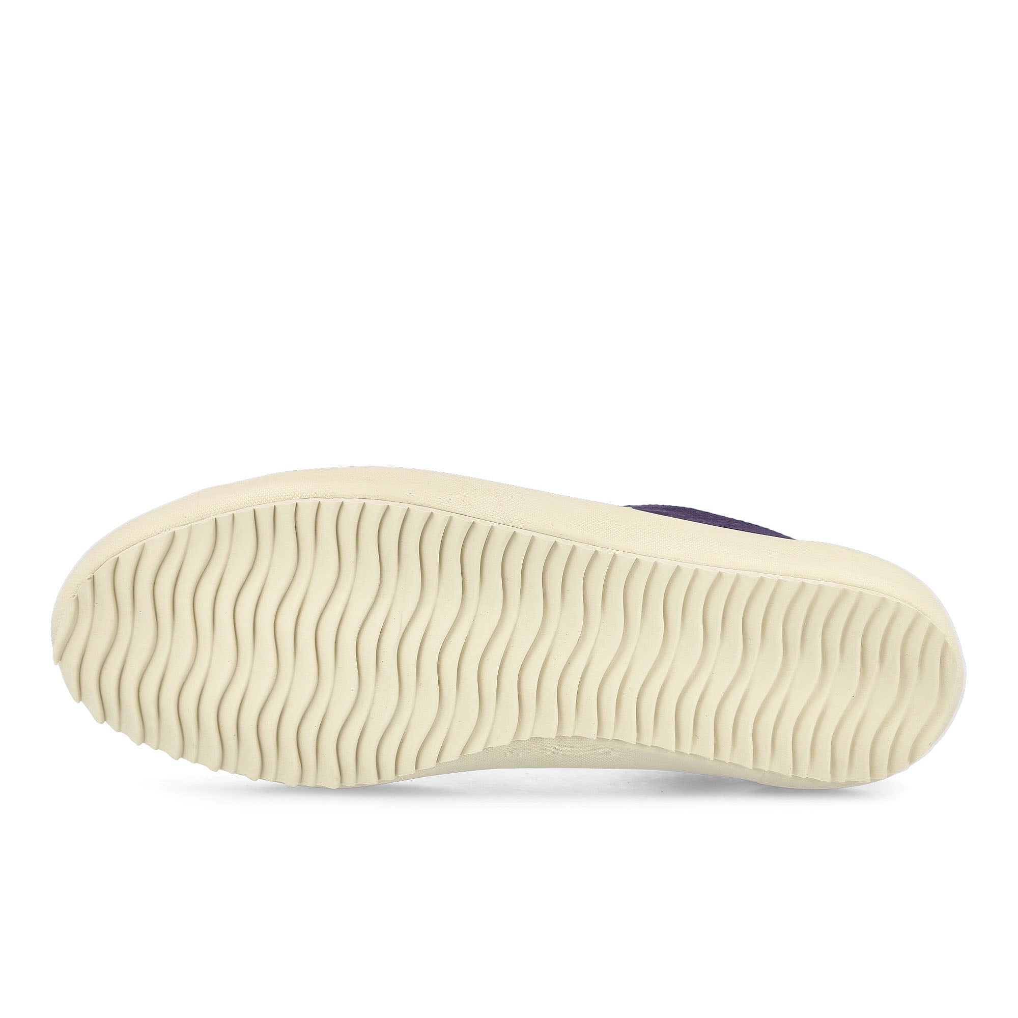 Veja nova canvas Marine Pierre Detail view 2 | Overkill