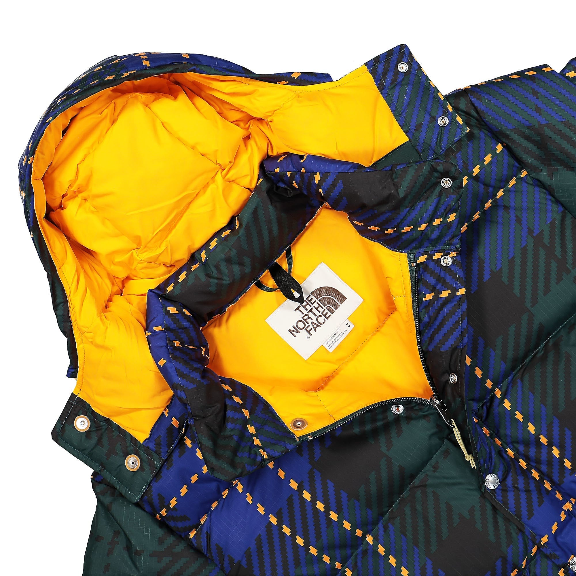 The North Face Printed 71 Sierra Down Short Jacket Ponderosa Green Large Halfdome Plaid Print Jackets Close-up | Overkill