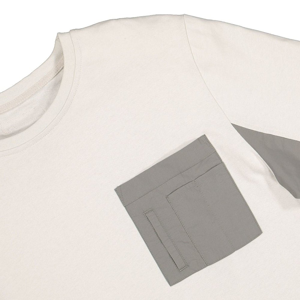 C2H4 panelled pockets t-shirt White T-Shirts Close-up | Overkill