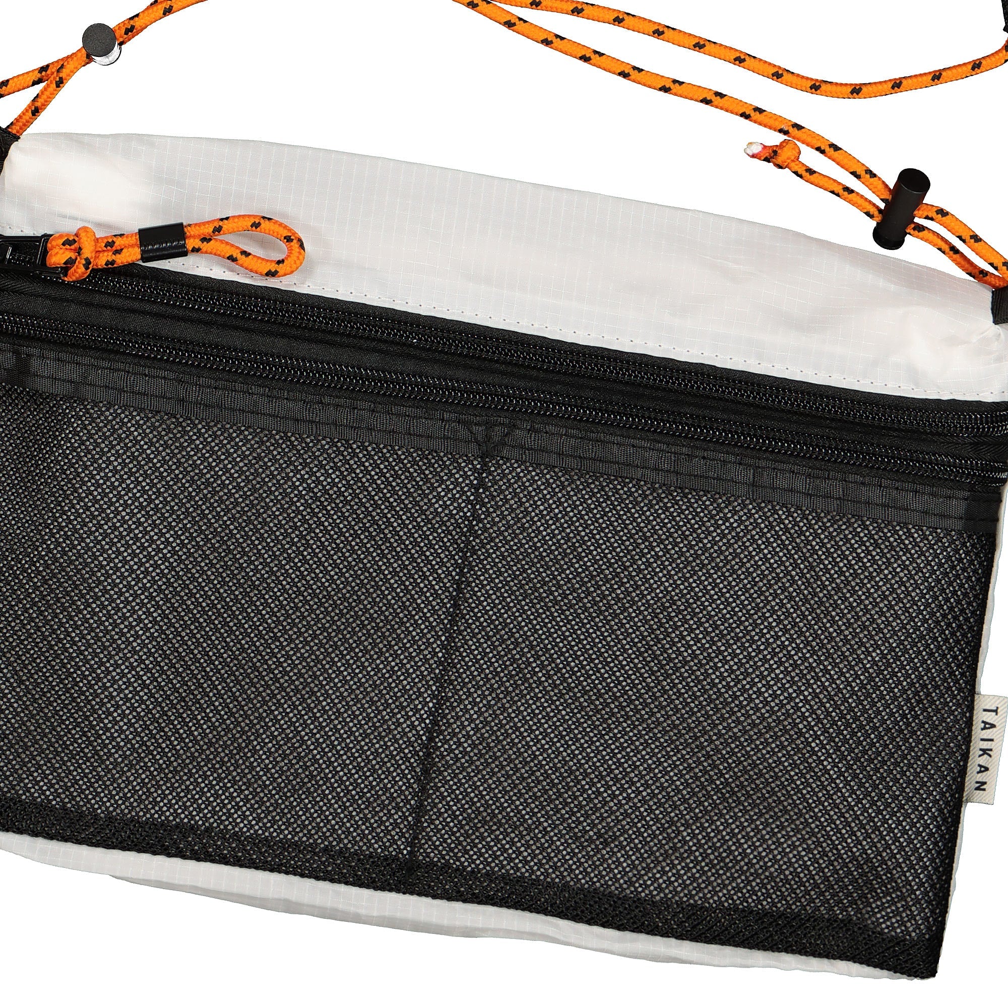 Taikan Everything Sacoche Large White / Black / Orange Tote Bags & Shoppers Detailfoto | Overkill