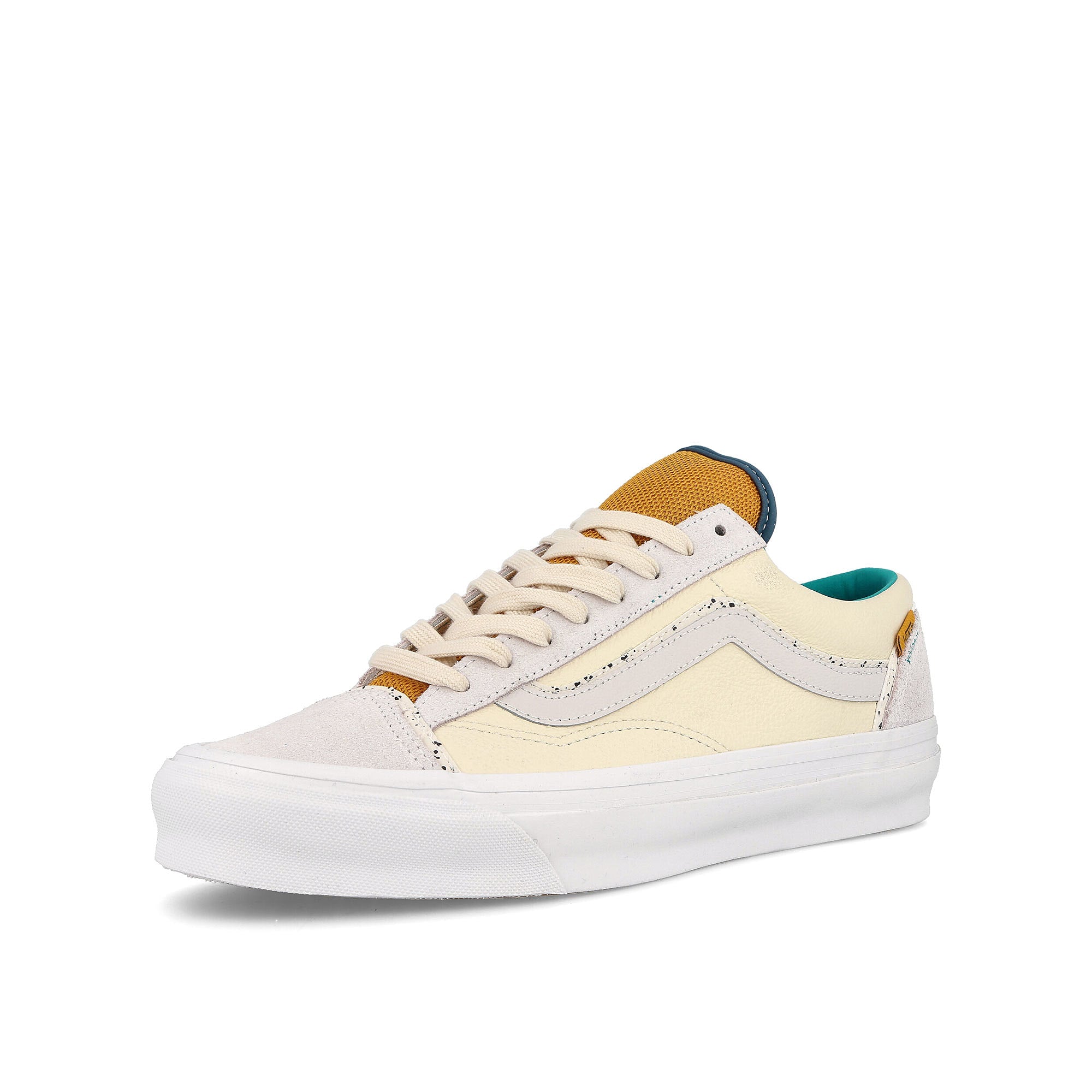 Vans og style 36 ui Devil´s Detail / True White Sneakers Close Up | Overkill