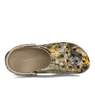 Crocs thisisneverthat x Realtree x Crocs Classic Clog Walnut Slides, Sandals & Slippers  Detailfoto | Overkill