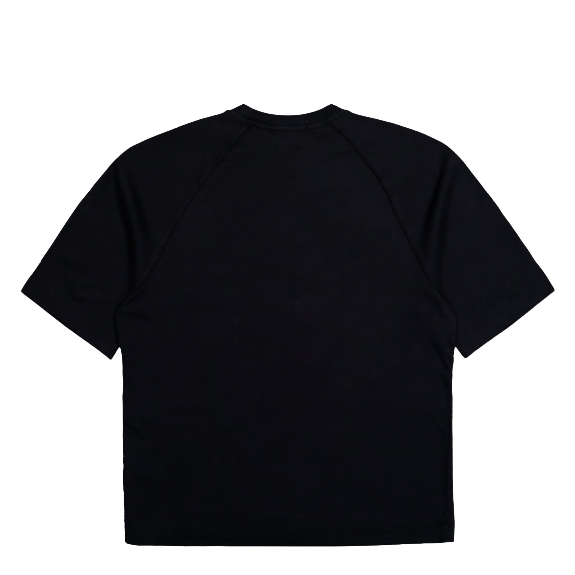 C.P. Company Light Fleece Short Sleeve Sweatshirt Black Sweatshirt T-Shirt 20CMSS034A-002246G 999 Close-up | Overkill
