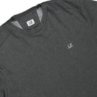C.P. Company 20/1 Jersey Plated Logo T-Shirt Gunmetal T-Shirt 20CMTS192A-110643P 921 Detailfoto | Overkill
