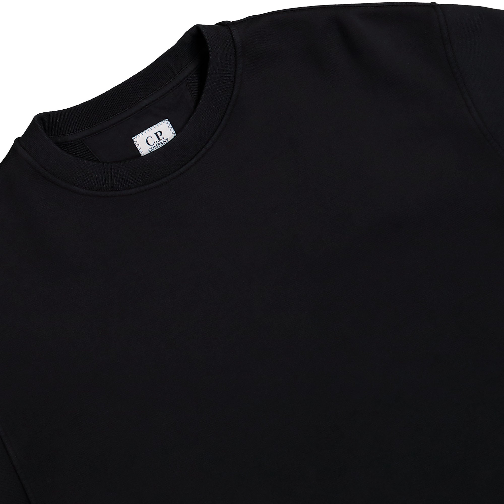 C.P. Company Cotton Diagonal Fleece Crewneck Lens Sweatshirt Black Sweatshirt 20CMSS036A-110044G 999 Detailfoto | Overkill
