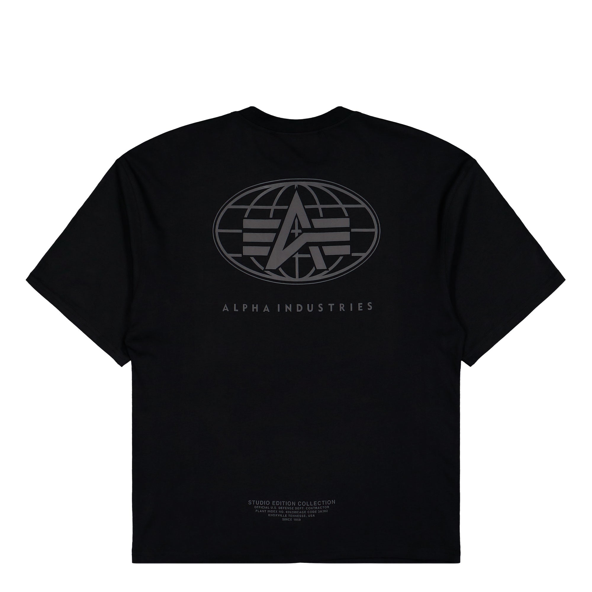 Alpha Industries World Logo Backprint T-Shirt Black T-Shirt 258514-03 Close-up | Overkill
