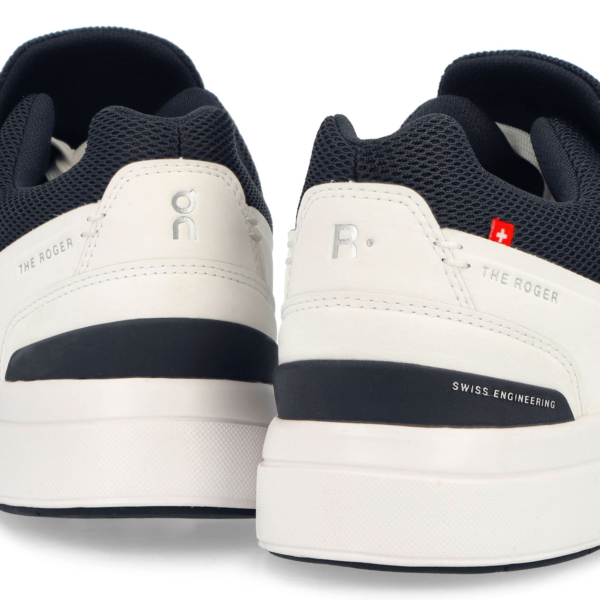 On The Roger Advantage White / Midnight Low Top Sneakers  Detailfoto | Overkill