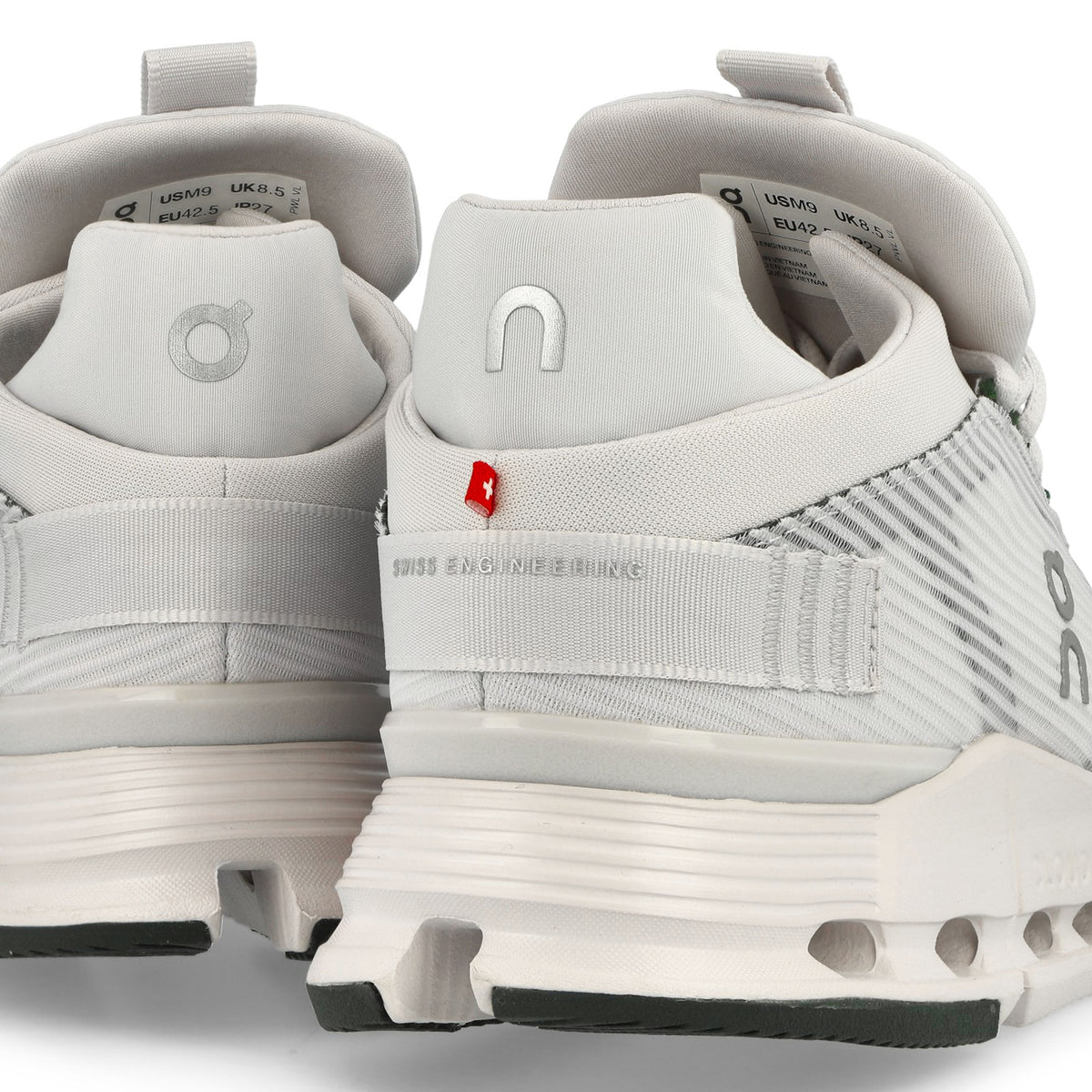 On Cloudnova Void Eclipse / Undyed - White Low Top Sneakers  Detailfoto | Overkill