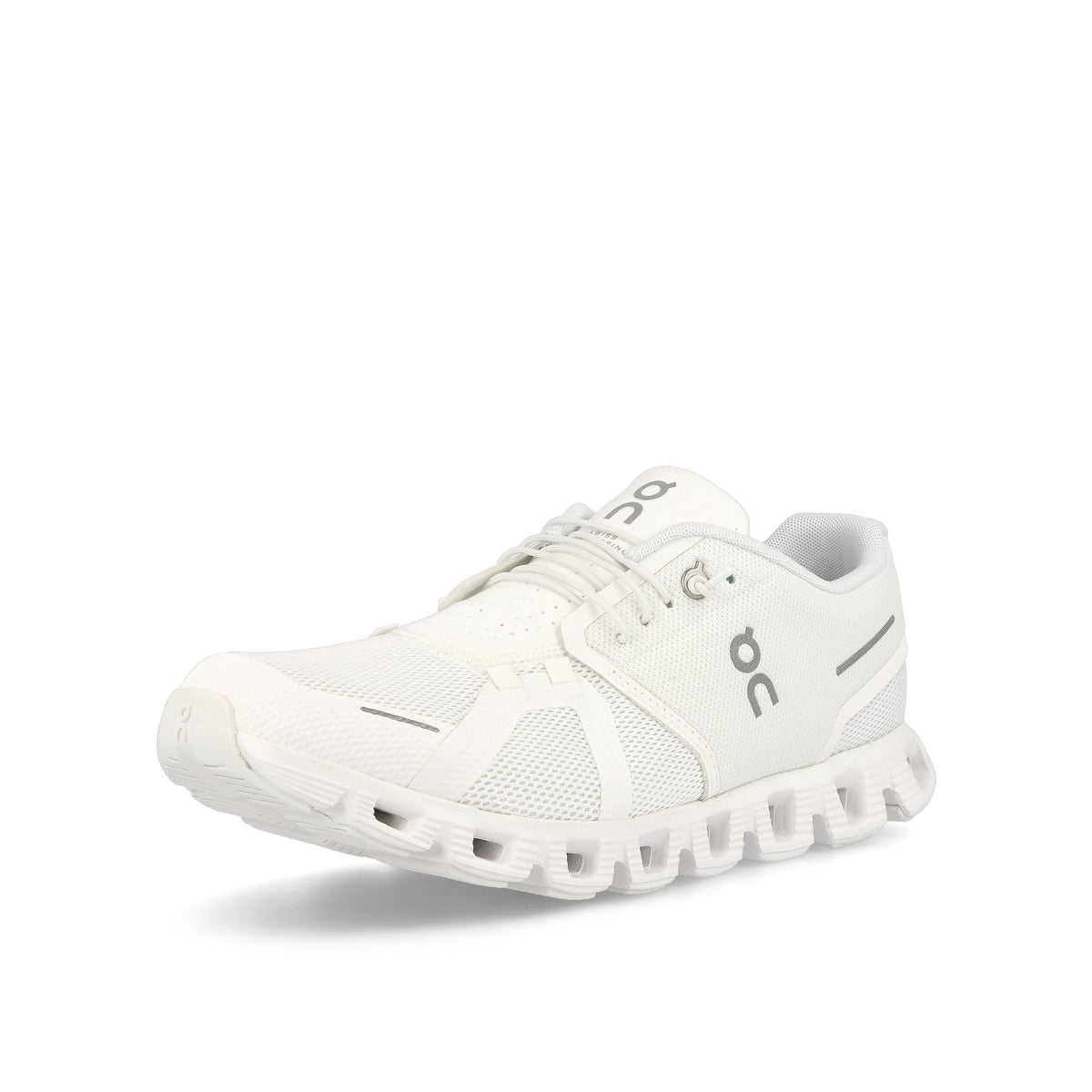On Cloud 5 Undyed White / White Low Top Sneakers  Close Up | Overkill
