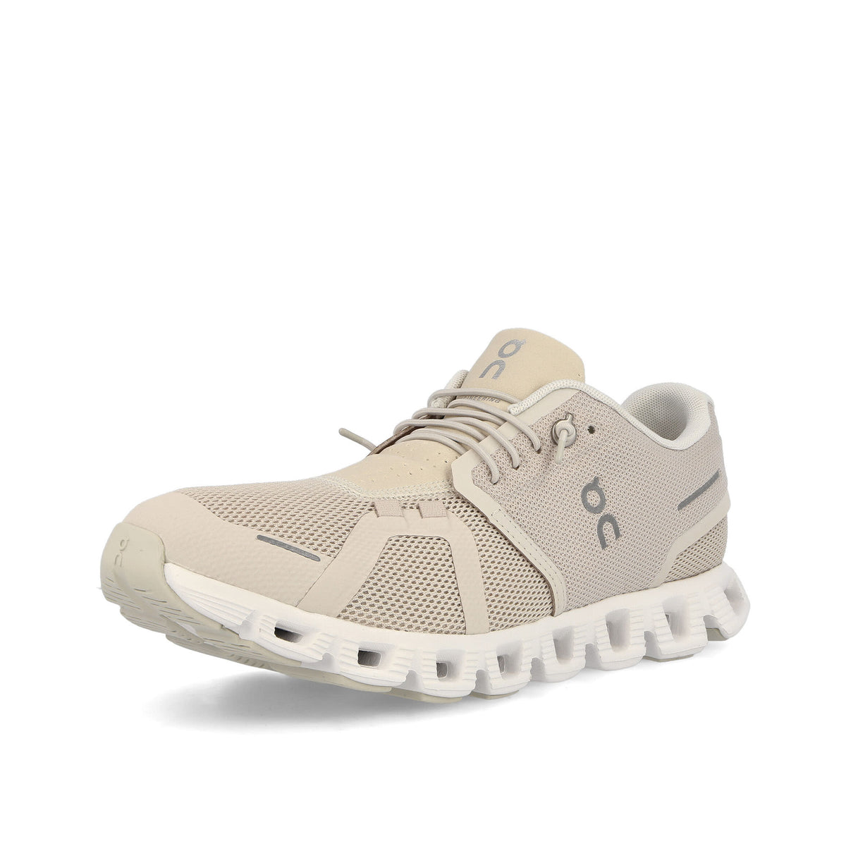 On W Cloud 5 Pearl / White Sneakers  Close Up | Overkill