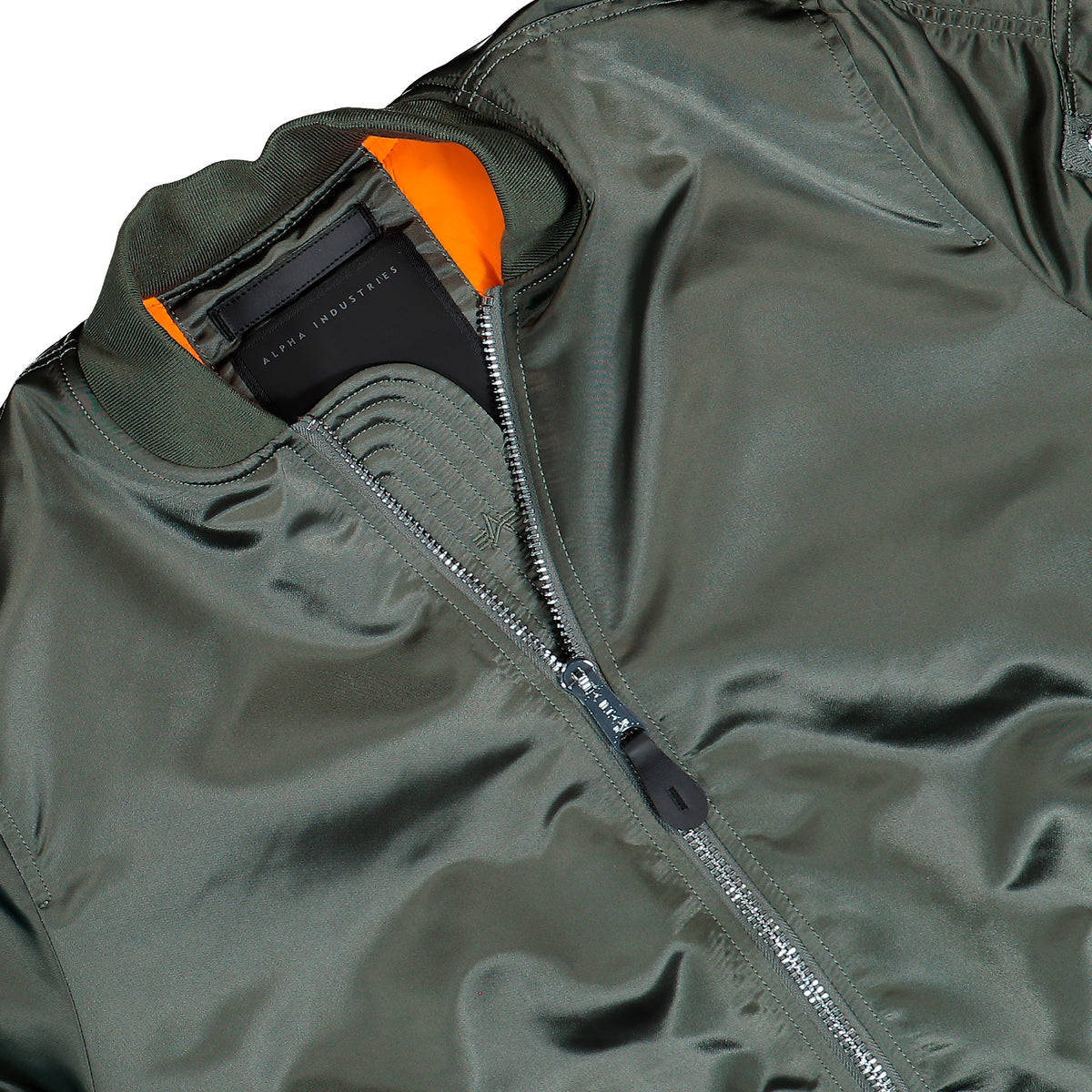 Alpha Industries MA-1 UV Bomber Jacket Vintage Green Bomber Jacket 766027-432 Detailfoto | Overkill
