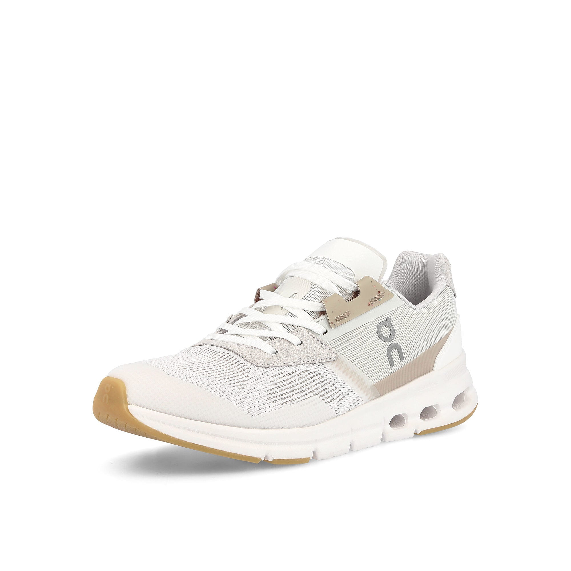 On wmns cloudrift White / Sand Sneakers  Close Up | Overkill
