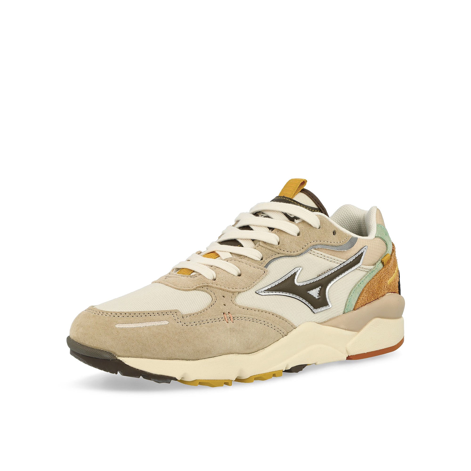 Mizuno Sky Medal Beta Mojave Desert / Major Brown / Summ Low Top Sneakers  Close Up | Overkill