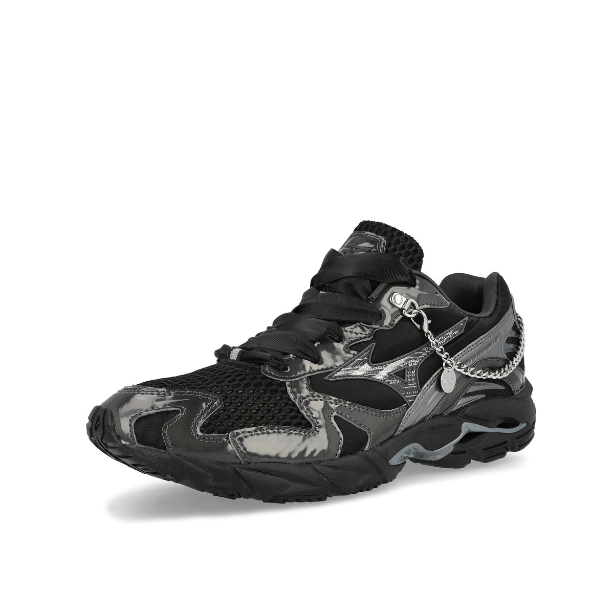Mizuno Wave Rider 10 Jewels Black / Black Sand / Quiet Shade Sneaker D1GA260E02 Close-up | Overkill
