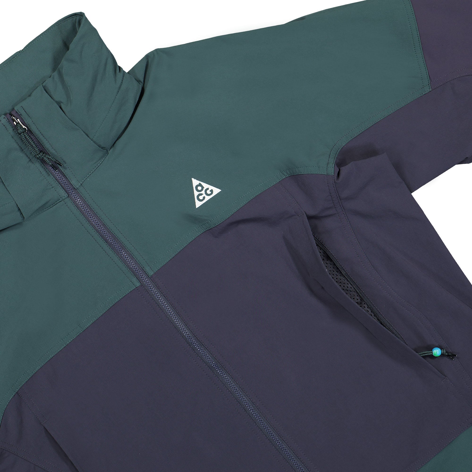 Nike ACG Sun Farer Jacket Faded Spruce / Gridiron / Black / Summit White Jackets Detailfoto | Overkill