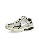 Nike Zoom Vomero 5 Premium Pale Ivory / White-Light Bone  Low Top Sneakers  Detailfoto | Overkill