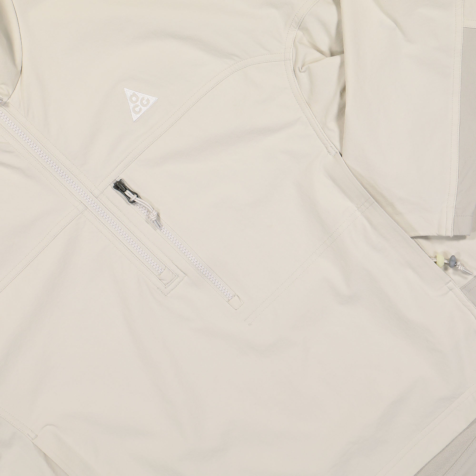 Nike ACG Canyon Farer Anorak Jacket Light Bone / Light Iron Ore / Summit White Jackets Detailfoto | Overkill