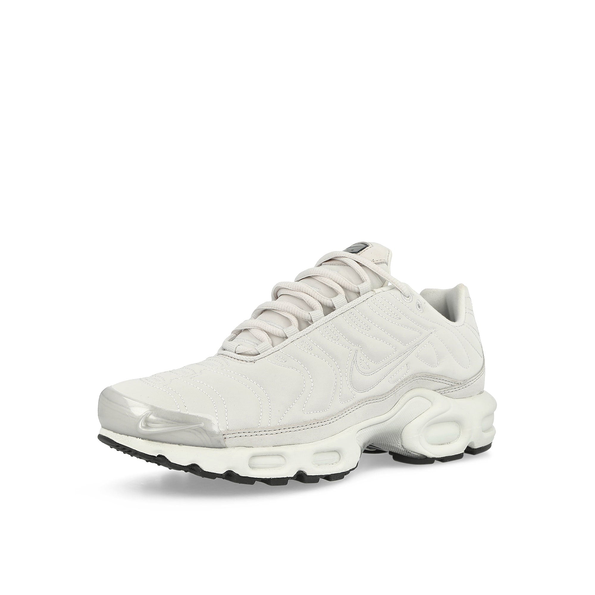 Nike W Air Max Plus Platinum Tint / Platinum Tint Low Top Sneakers  Detailfoto | Overkill