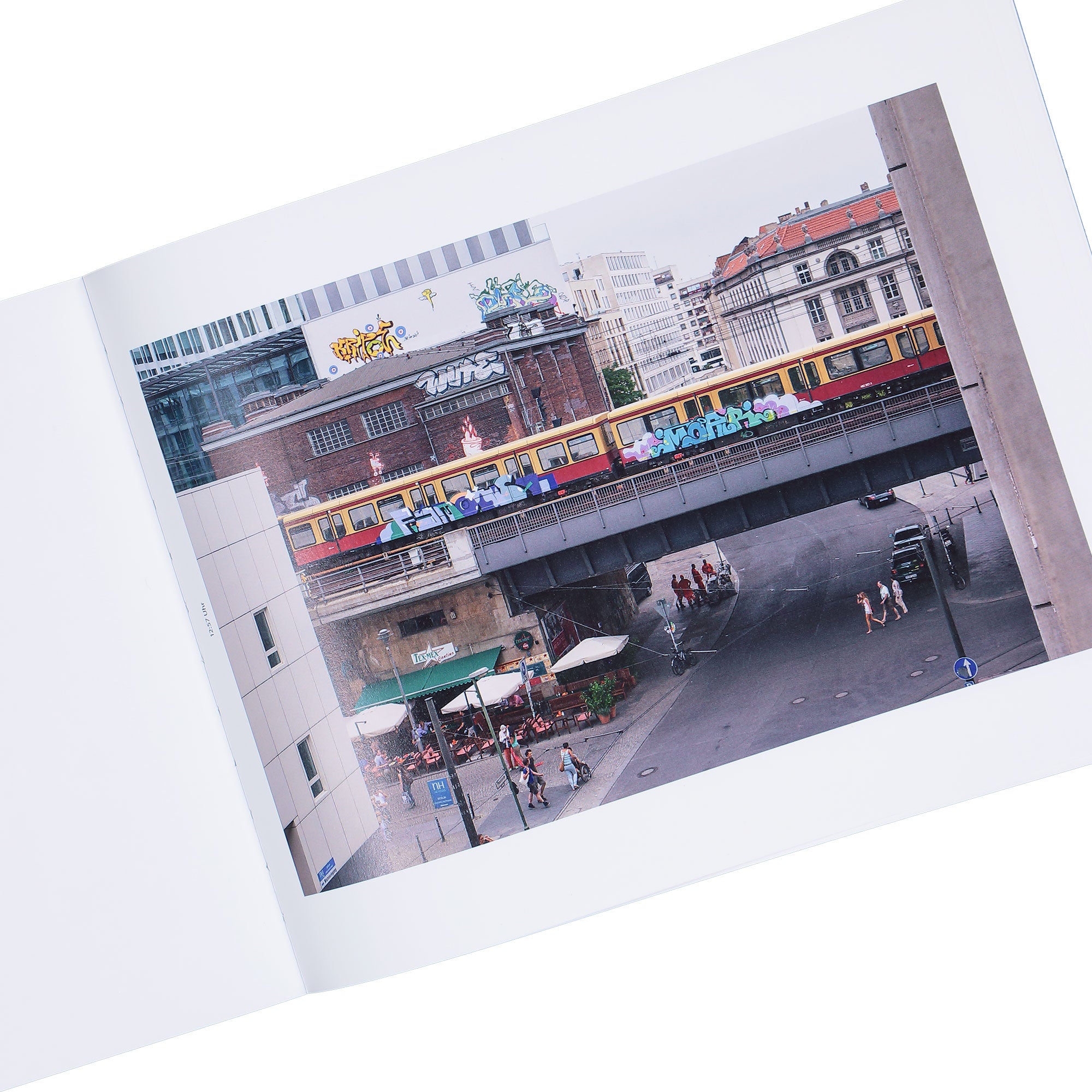 Hitzerot Farbzüge 2012-2015 Multicolor Graffiti Book 978-3-9820295-8-0 Close-up | Overkill
