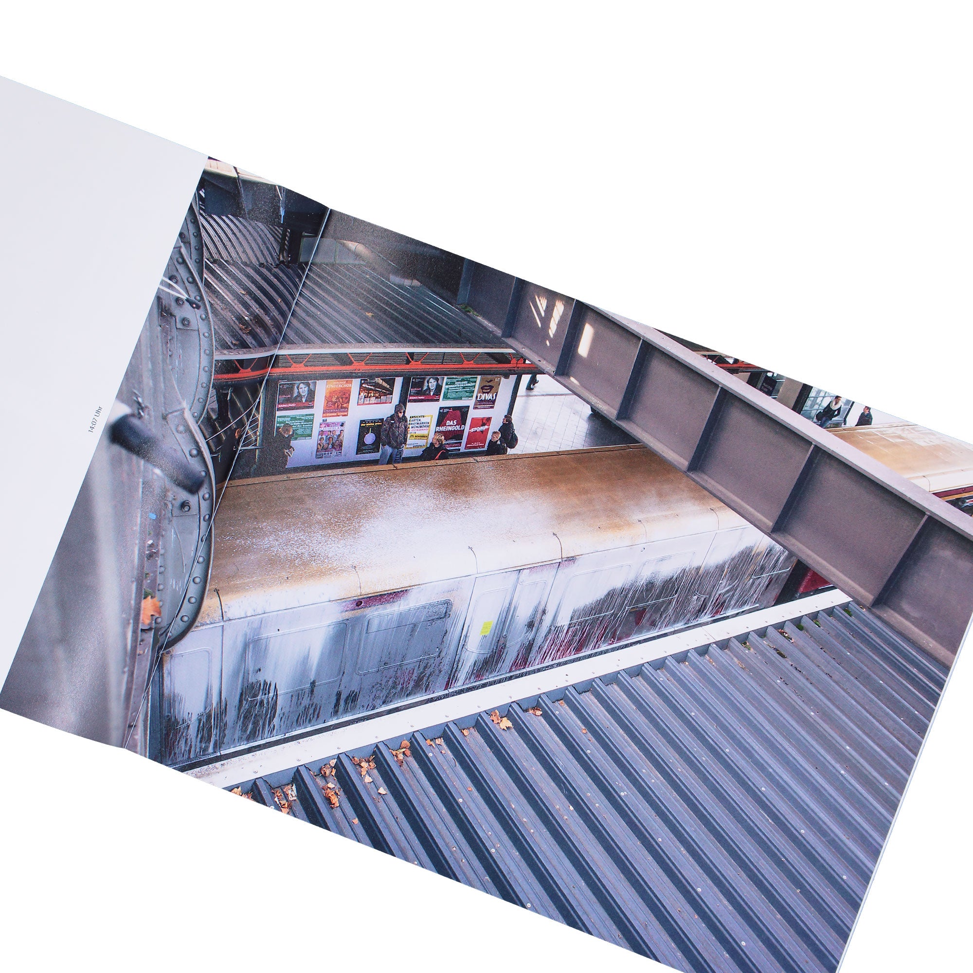 Hitzerot Farbzüge 2012-2015 Multicolor Graffiti Book 978-3-9820295-8-0 Detailfoto | Overkill
