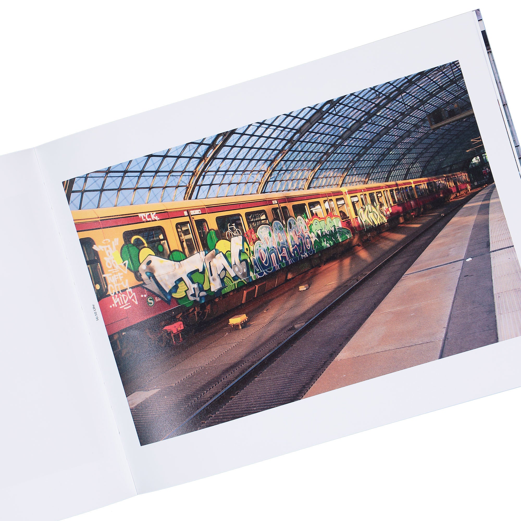 Hitzerot Farbzüge 2012-2015 Multicolor Graffiti Book 978-3-9820295-8-0 Detail View 1 | Overkill
