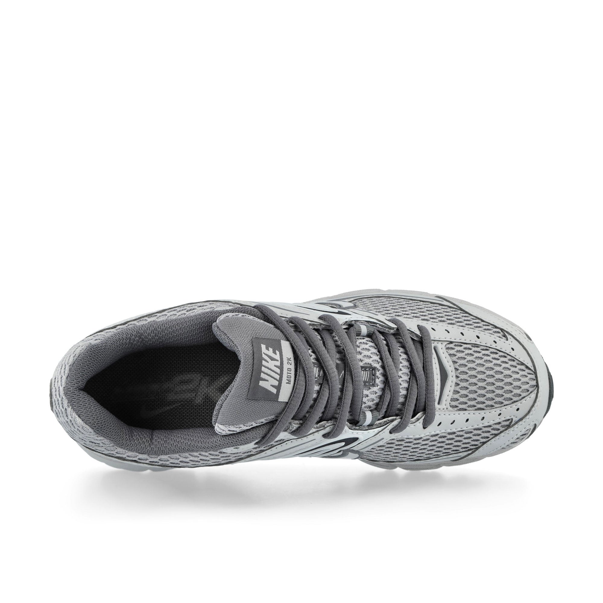 Nike W Air Max Moto 2K Wolf Grey / Pure Platinum - Cool Grey Low Top Sneakers HQ2056 010 Detailfoto | Overkill
