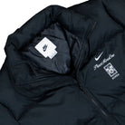 PEACEMINUSONE x Nike KFA Korea Puffer Jacket Black / White Puffer Jackets IM3224 010 Detailfoto | Overkill
