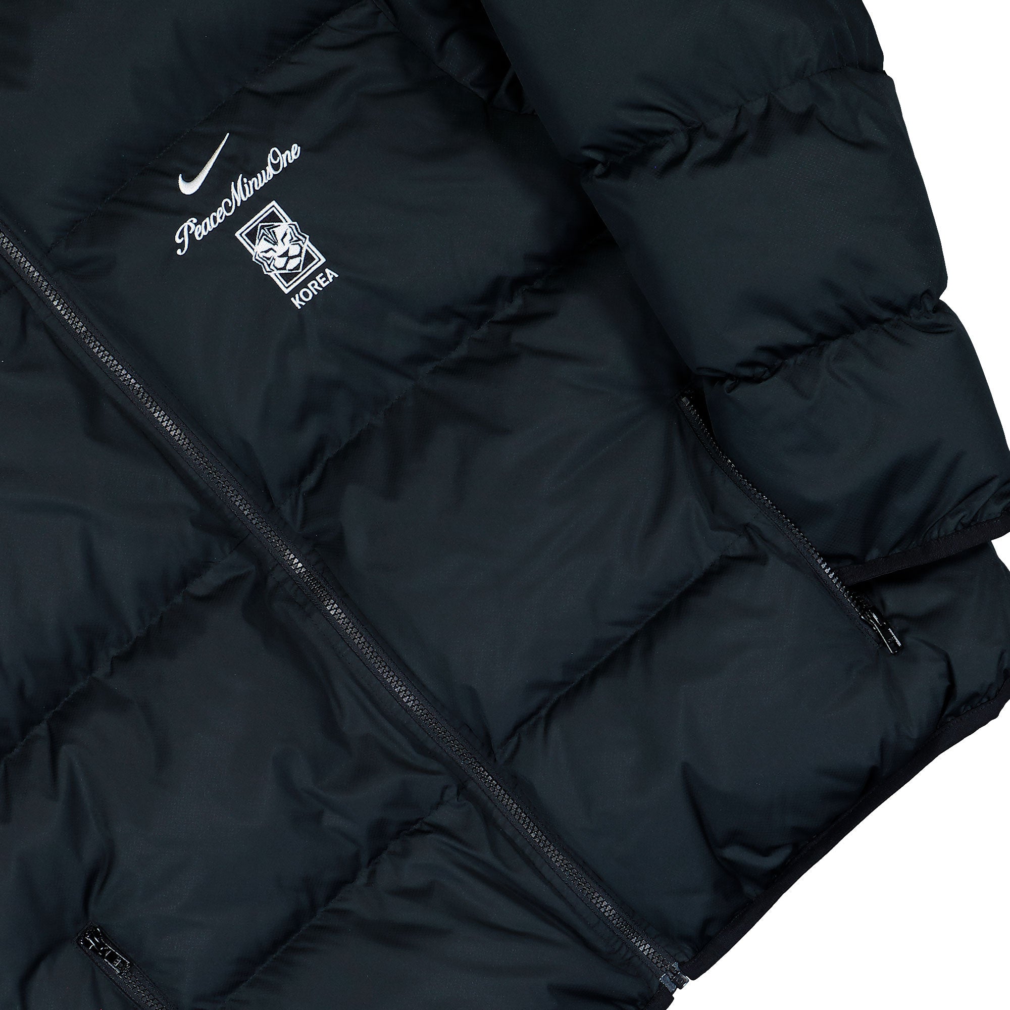PEACEMINUSONE x Nike KFA Korea Puffer Jacket Black / White Puffer Jackets IM3224 010 Detail View 1 | Overkill
