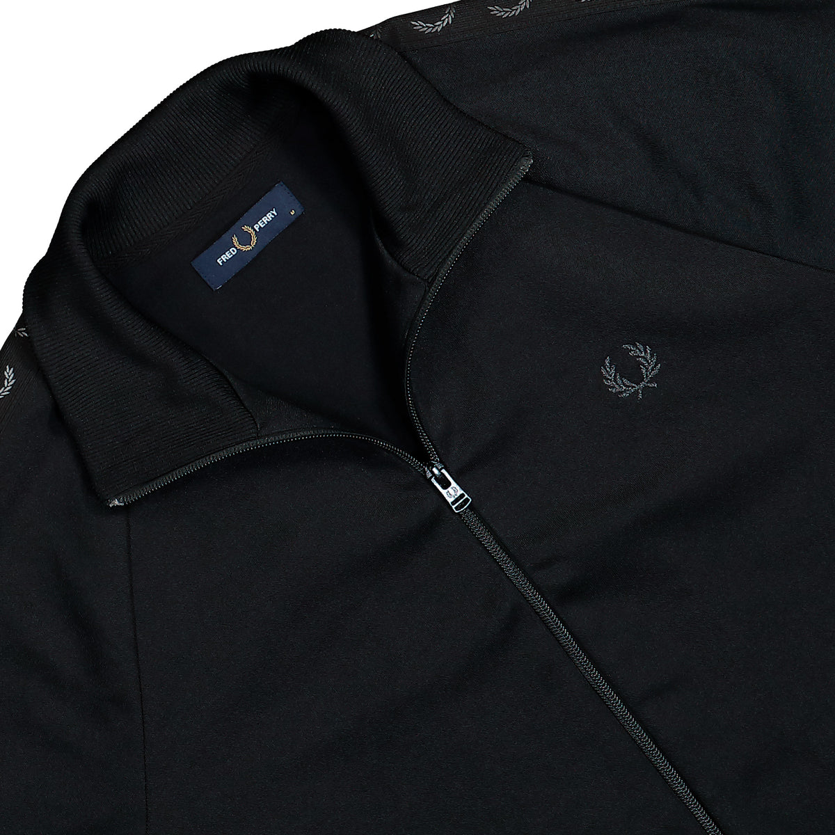 Fred Perry Contrast Taped Track Jacket Black Jacket J3343-102 Detailfoto | Overkill
