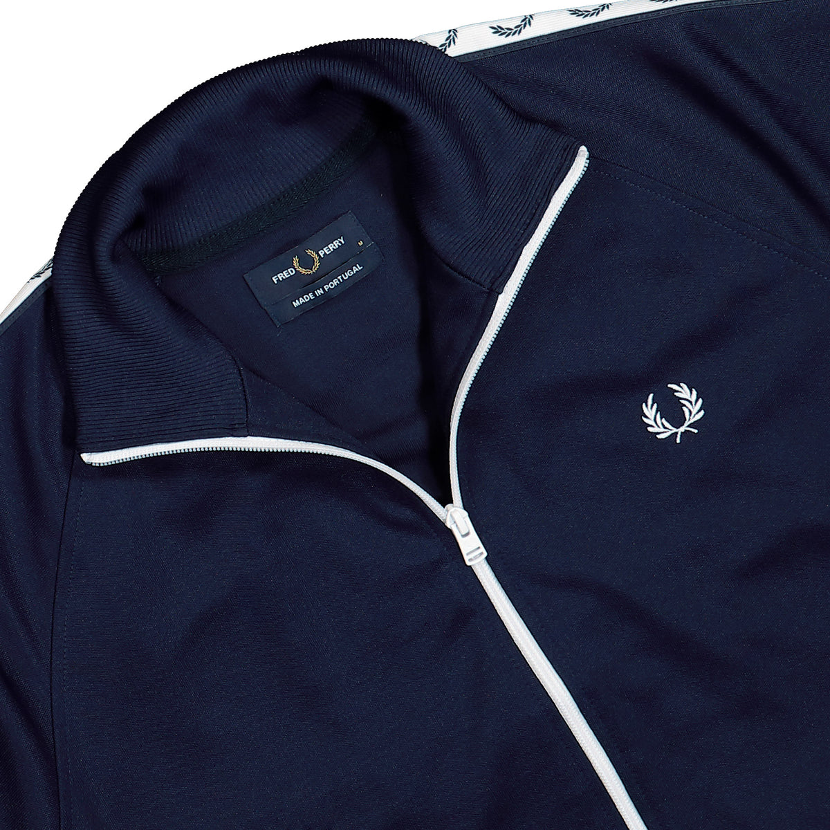 Fred Perry Taped Track Jacket Carbon Blue Jacket J4620-885 Detailfoto | Overkill
