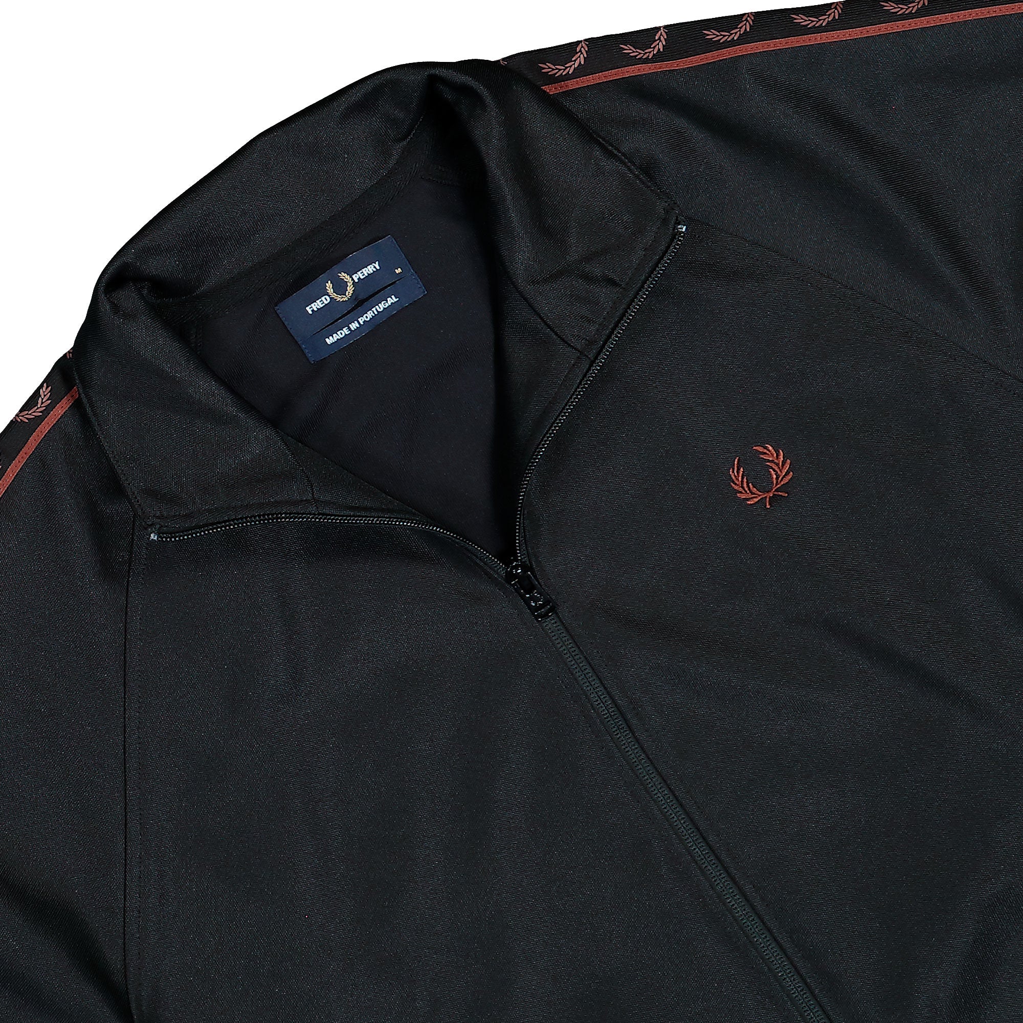 Fred Perry Contrast Tape Track Jacket Black Jacket J5557-220 Detailfoto | Overkill
