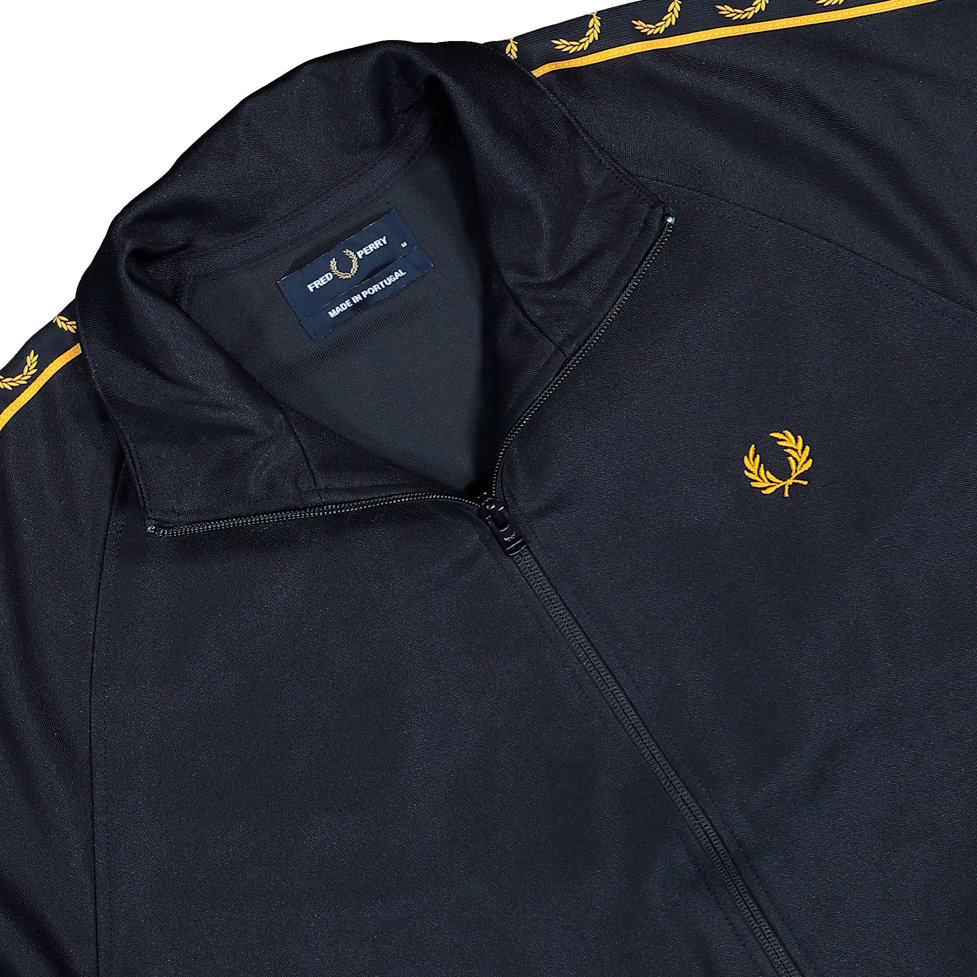 Fred Perry Contrast Tape Track Jacket Navy Jacket J5557-248 Detailfoto | Overkill
