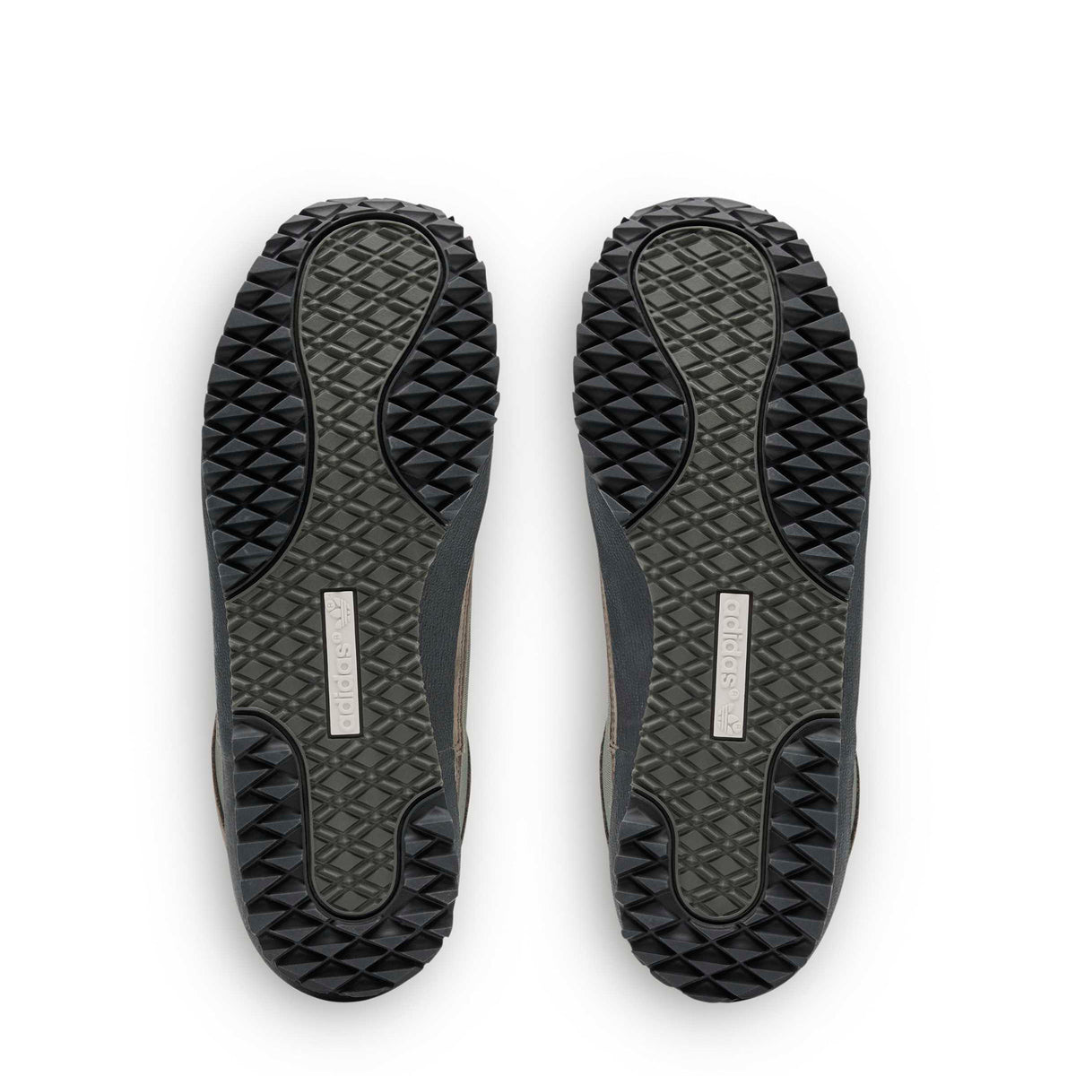 adidas Winterhill SPZL F.C. Utility Black / Utility Black / Clear Brown Sneaker KK0763 Close-up | Overkill
